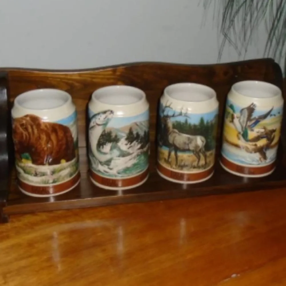 Wall mounted pine shelf beer mugs holder removable tray